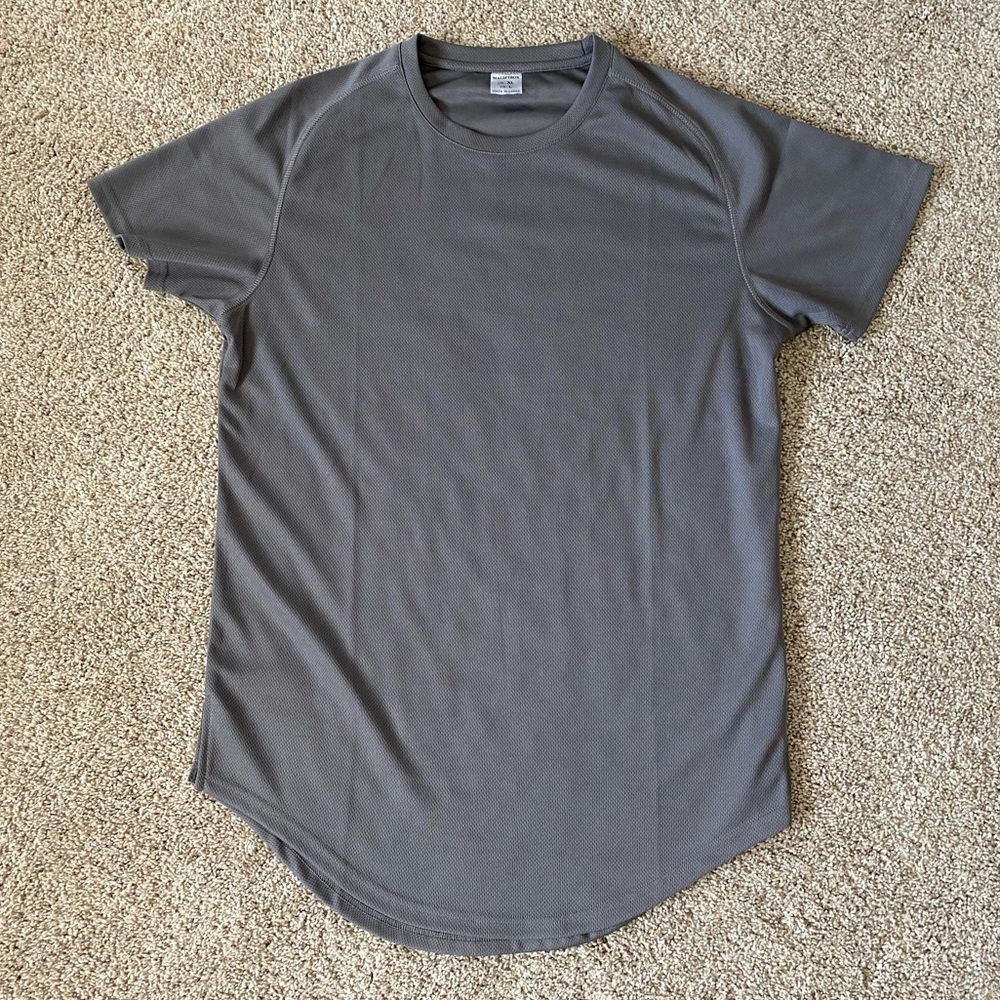 Men grey short sleeve tee shirt Size Large